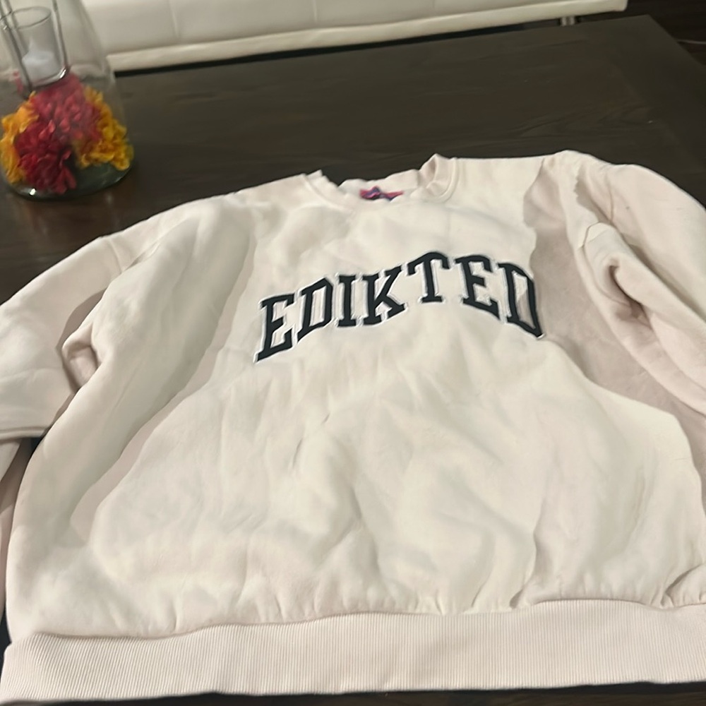 cream colored edikted sweatshirt